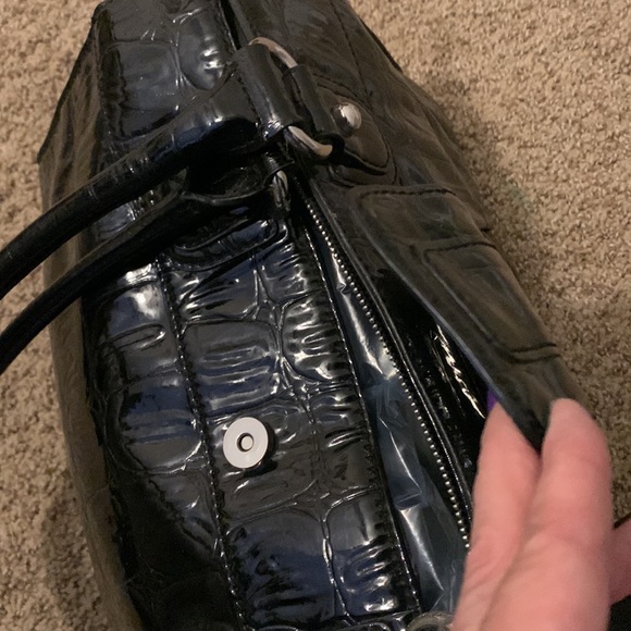 Guess patent leather purse - Picture 2 of 5